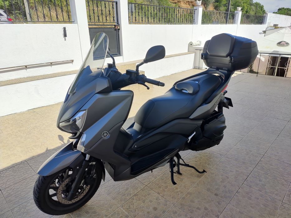 Yamaha Xmax - 400 (imaculada)