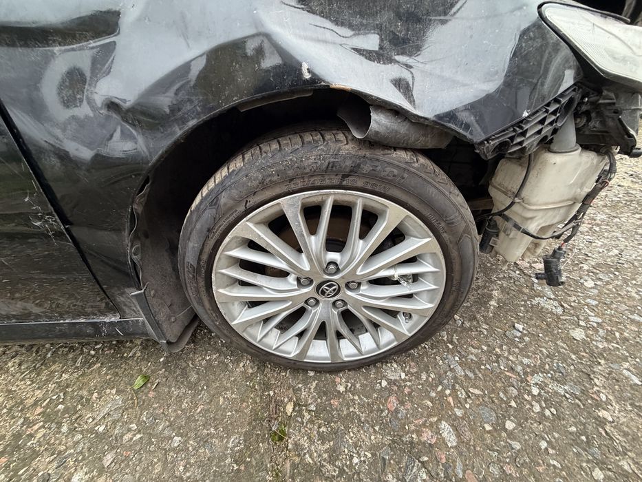 Оригинальные диски с резиной 235.45.18 toyota camry 70