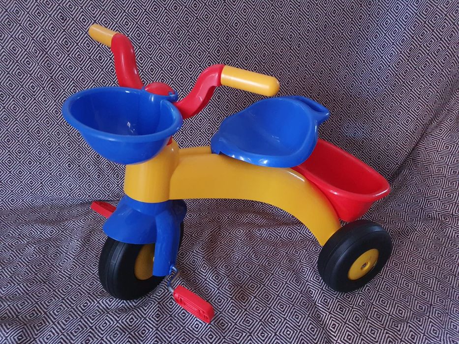 Triciclo Colorido com Cesto