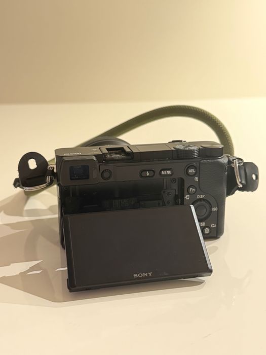 Sony a6100 + kit completo, pouco uso (1972 disparos)