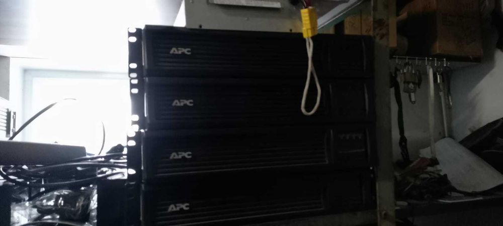 zasilacz UPS APC SMT1500RMI2U.