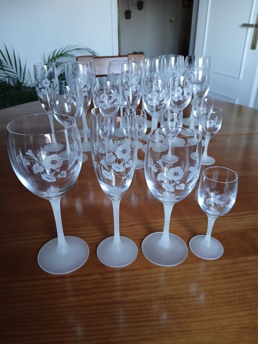 Serviço de Copos em Cristal - Coleção Colibri / Hummingbird (24 peças)