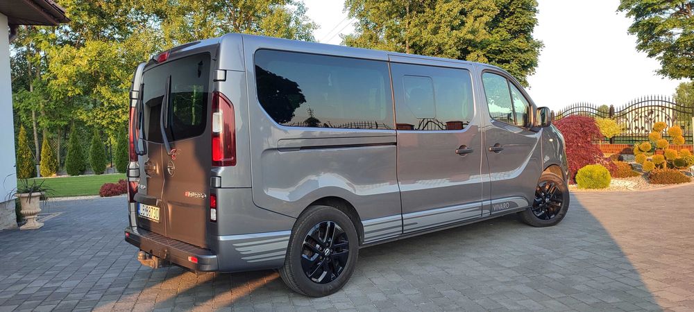 Wynajem wypożyczalnia bus 9 osobowy