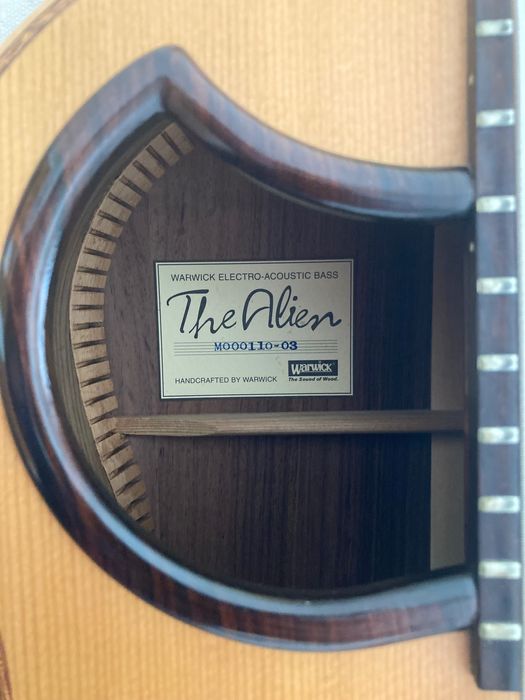 Baixo Acústico Warwick 4 NT em excelente estado