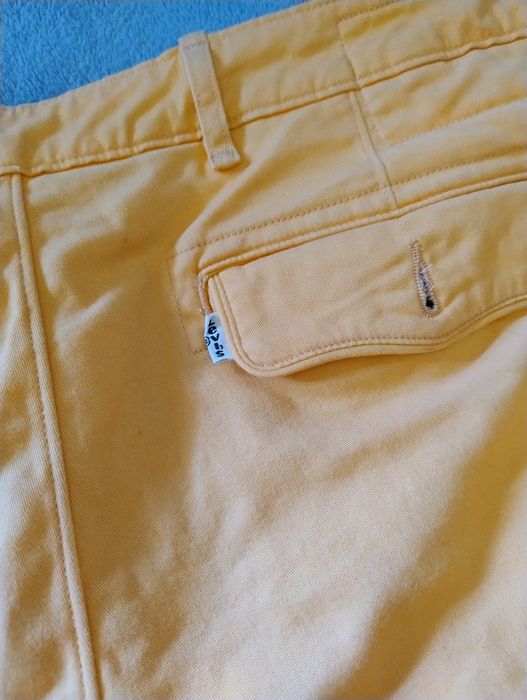 Шорты Levis pp.34. оригинал.Оранжевый цвет!