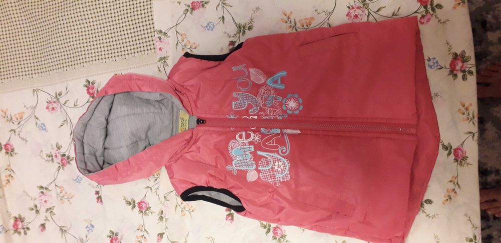 Жилетка на дівчинку