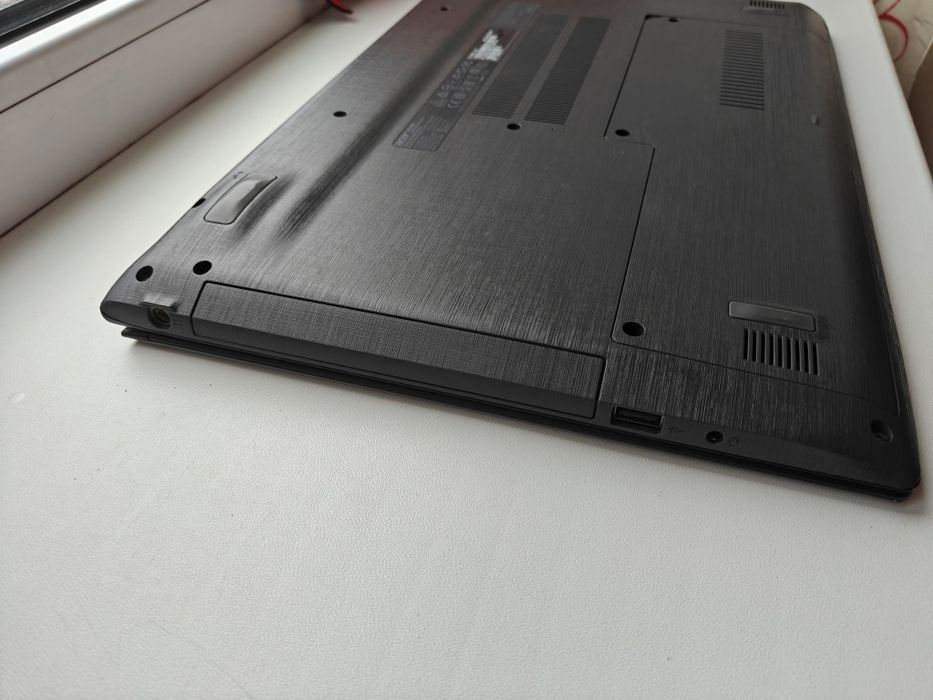 Ноутбук Acer i3 6006u 4gb ОЗУ,hdd 1tb,940mx 2gb