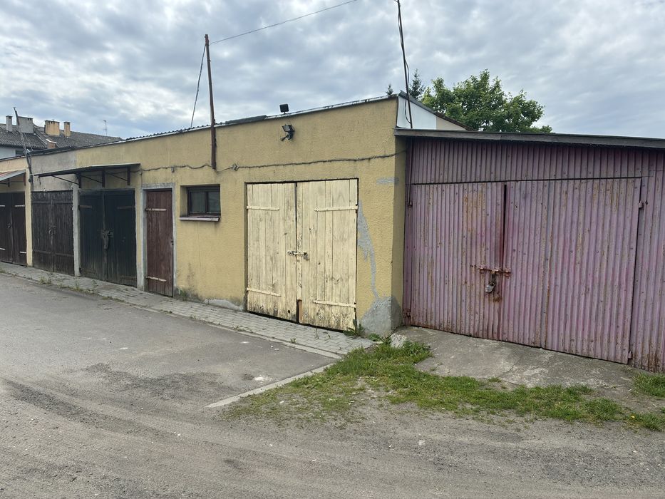 Sprzedam dwa garaże