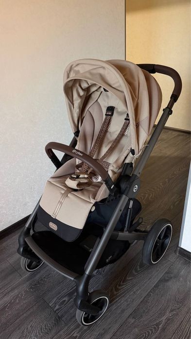 Cybex balios 2025 року 2 в1  в ілеальному стані
