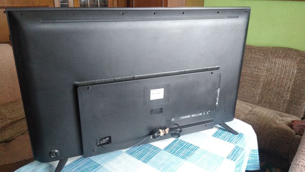 Sharp 49 cali uszkodzony na części