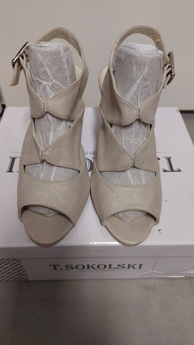 Buty na obcasie r. 41