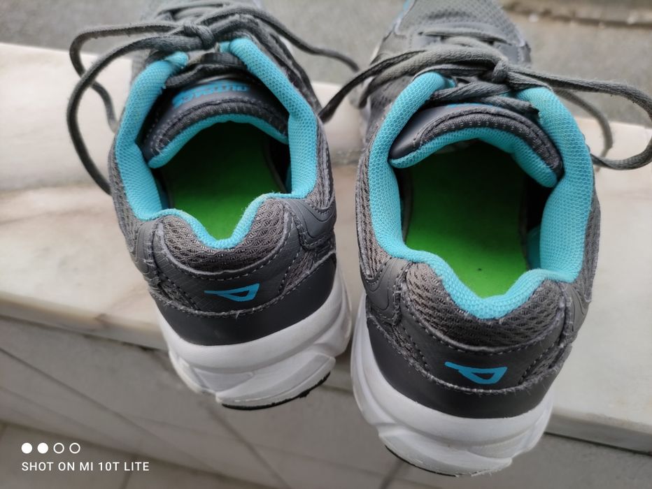 Sapatilhas cinzentas