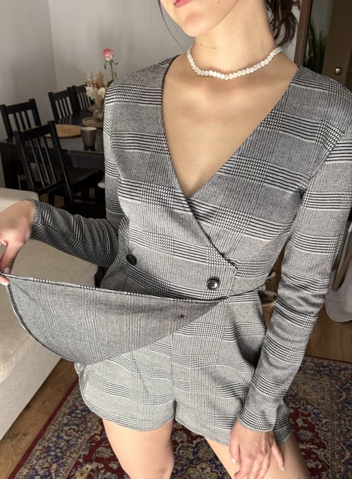 Kombinezon z długimi rękawami i krótkimi spodenkami elegancki