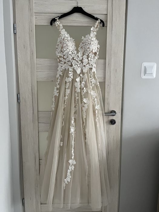 Suknia ślubna kwiaty