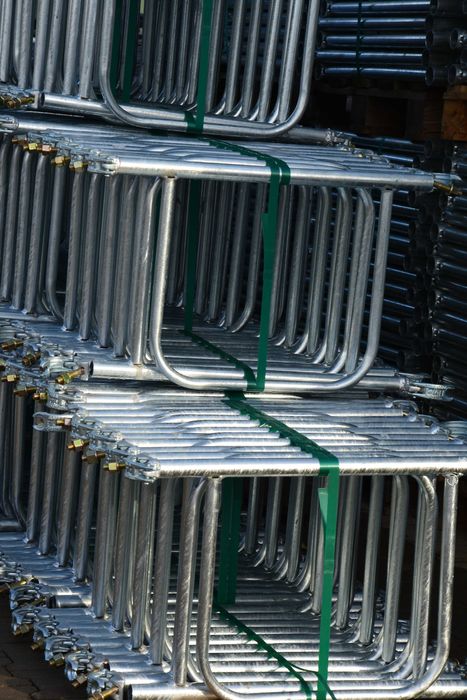 Szczytowe rusztowanie stalowe, podest 2,5m system Plettac na piny 53m2