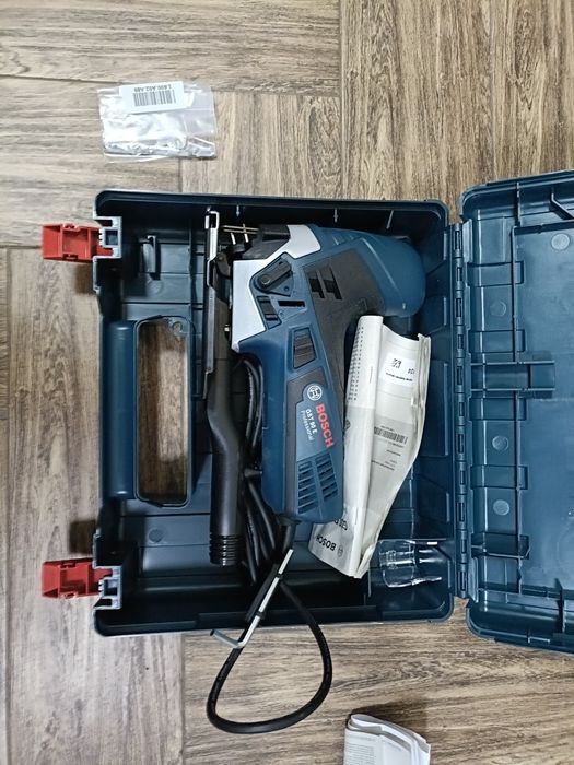 Електролобзик Bosch GST 90 E.