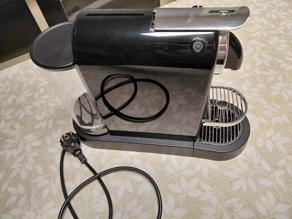 Maquina café NESPRESSO - delonghi - como nova