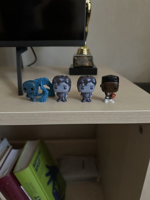 Киндеры очень странные дела