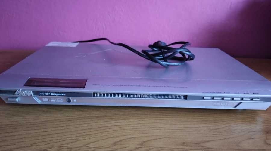 Odtwarzacz DVD Manta emperor DVD007 uszkodzony nie świeci wyświetlacz