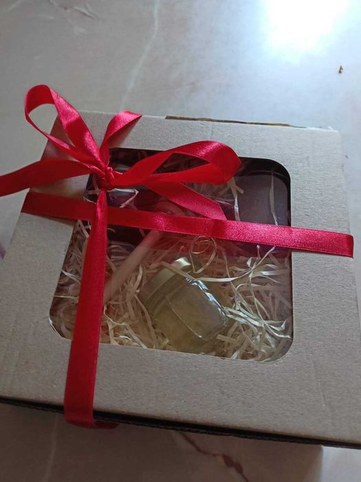 Miód pyłek świeczki miodowe boxy prezentowe