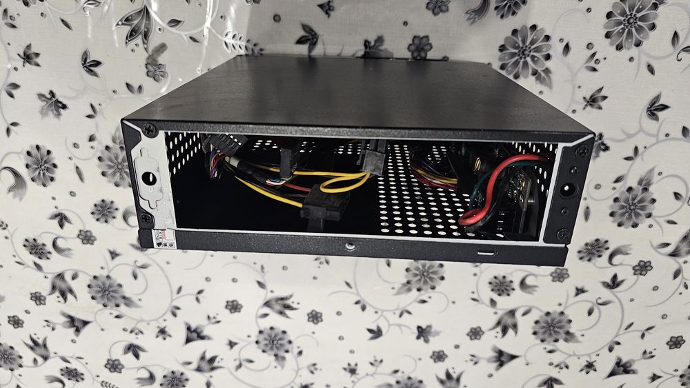 Корпус vinga cs404b  mini itx 120w якісний, мінік огонь!