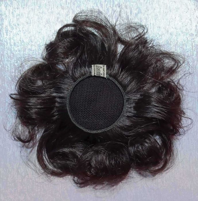 Пучок из натуральных волос темно-русого цвета (Франция).