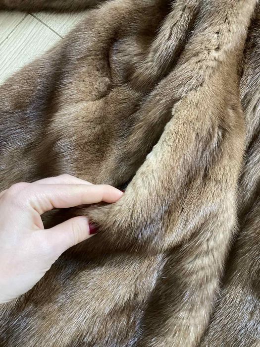 Продам норкову шубу.