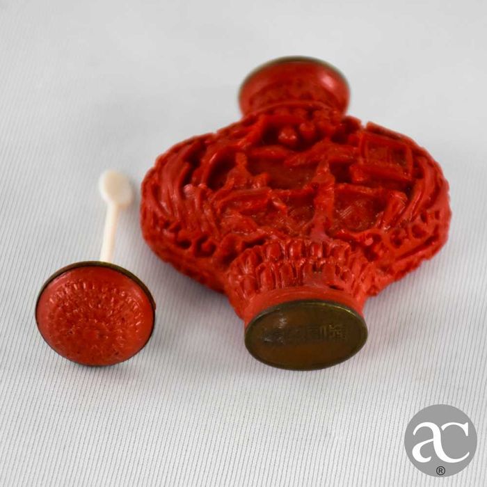 Frasco de Rapé (snuff bottle) laca Cinnabar, 1ª metade séc. XX, nº 2