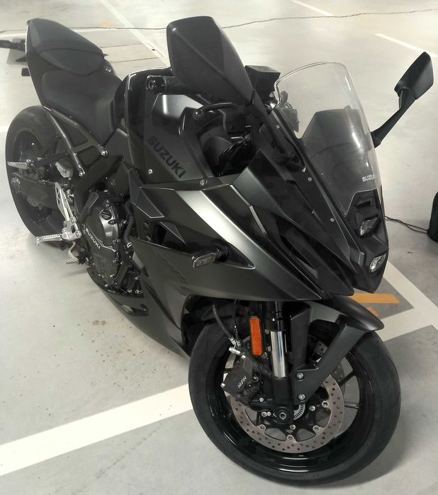 Suzuki gsx 8r como nova