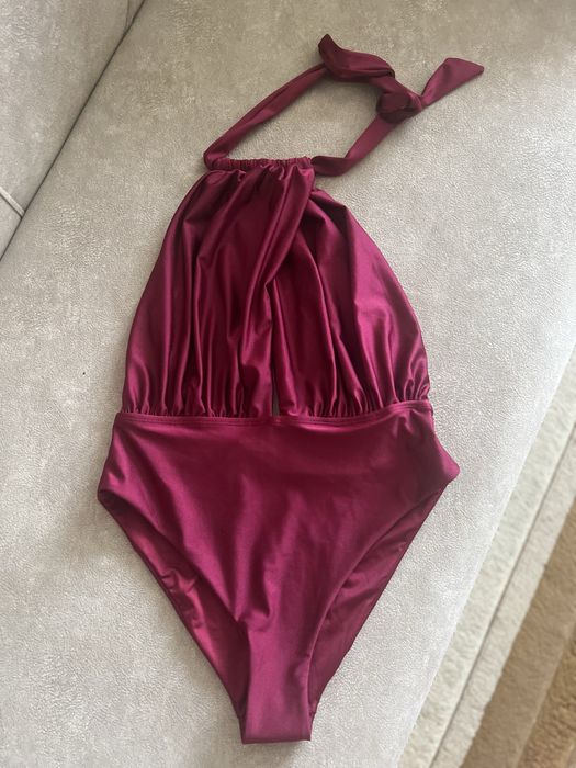 суцільний купальник новий!