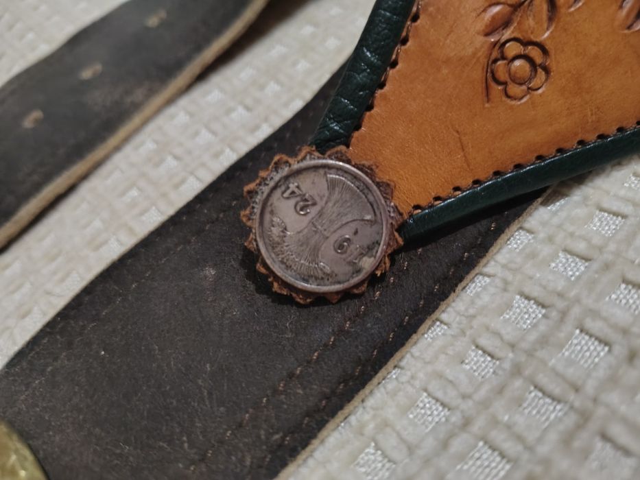 Два вінтажних етнічних пасеа з, монетами