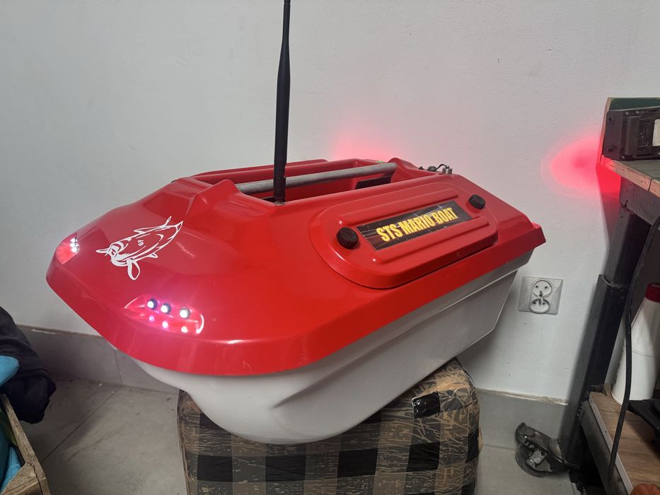 Łódka zanętowa STS MARIO BOAT z echosondą LUCKY