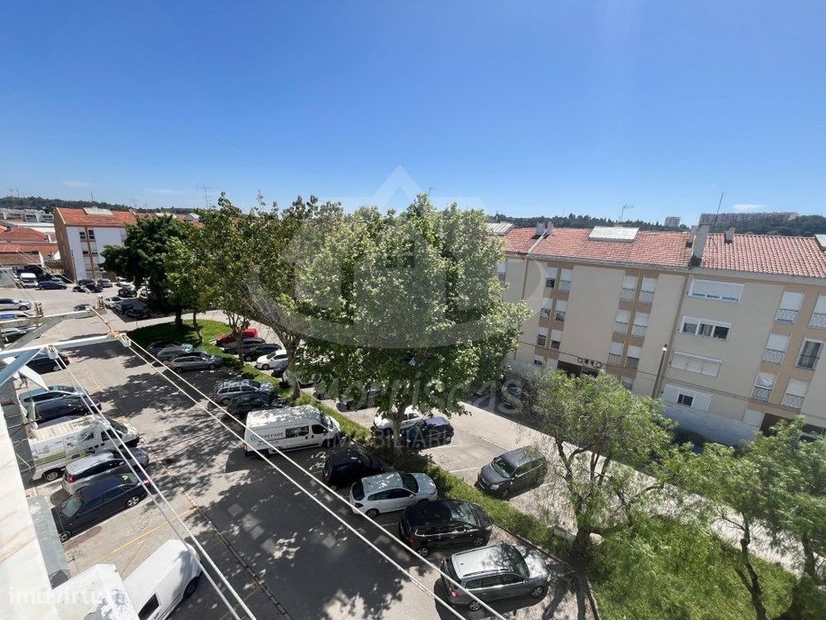 Apartamento T2 totalmente remodelado, localizado em Vialonga