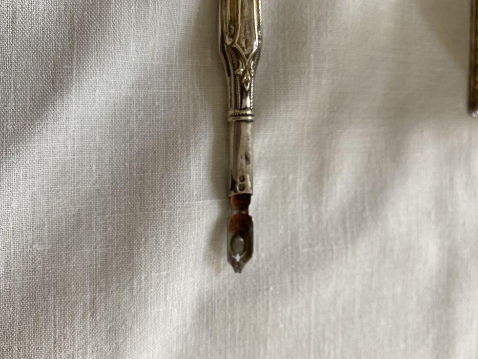 Tinteiro de casquinha e aparo em prata