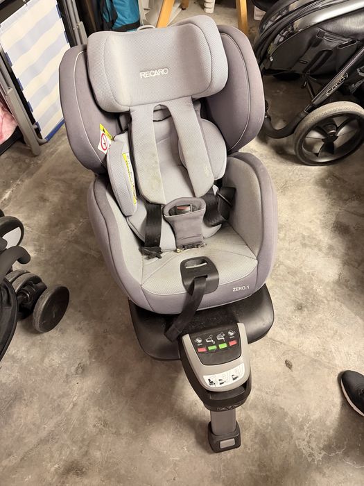 Carrinho de bebé gémeos + cadeiras auto para o automovél + 1 alcôfa