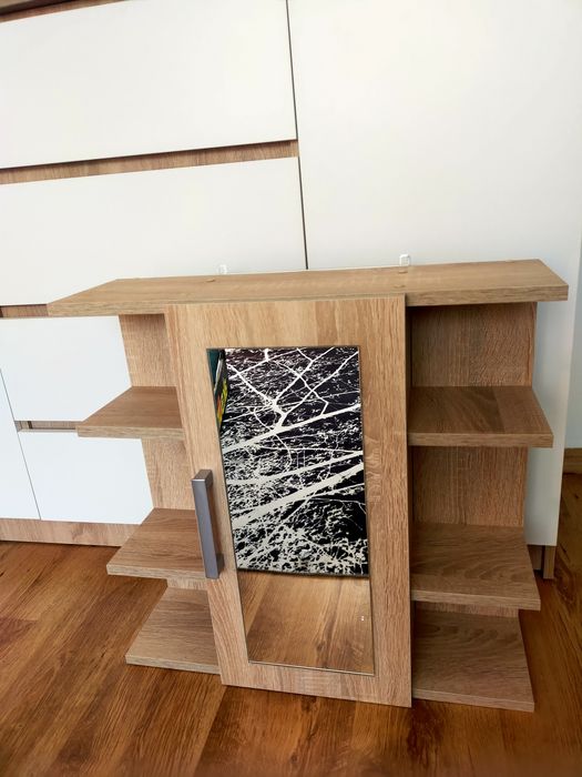 Sprzedam półkę  z lustrem.