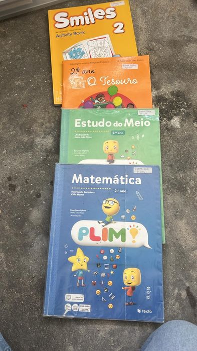 Varios livros escolares