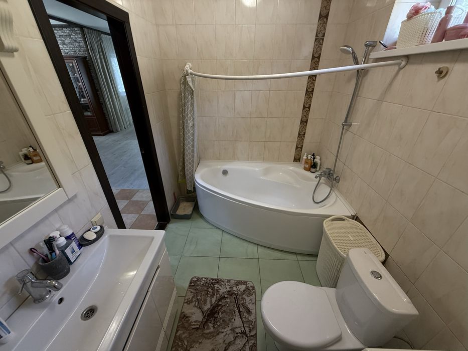 Гаряча пропозиція. Двоповерховий будинок в місті. Ремонт