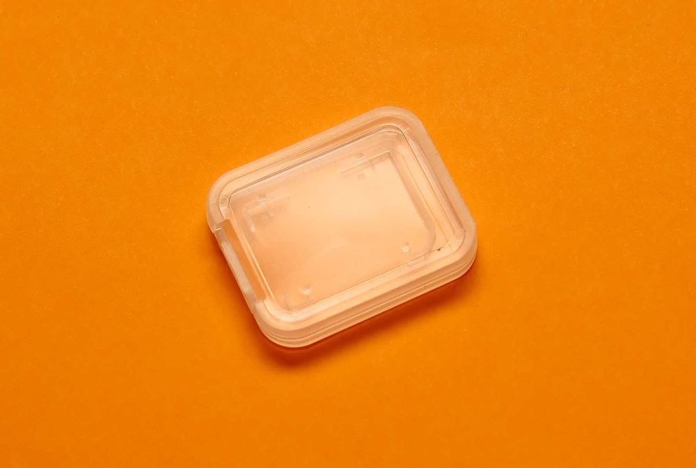 Пластиковий кейс коробка для зберігання MicroSD карт пам'яті