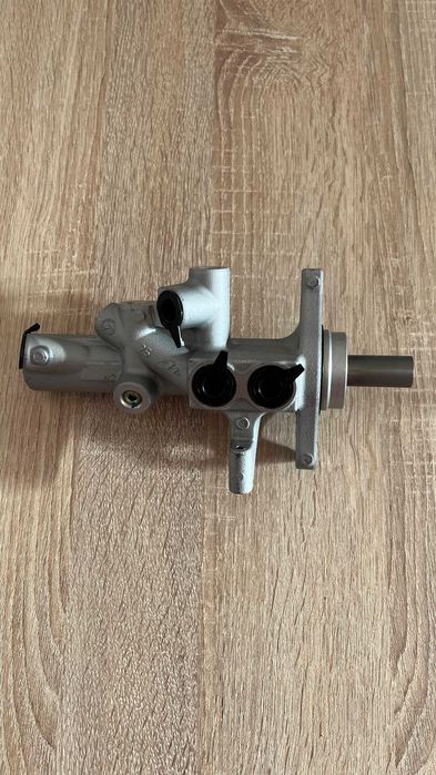 Bomba principal de travões NOVA - Mercedes