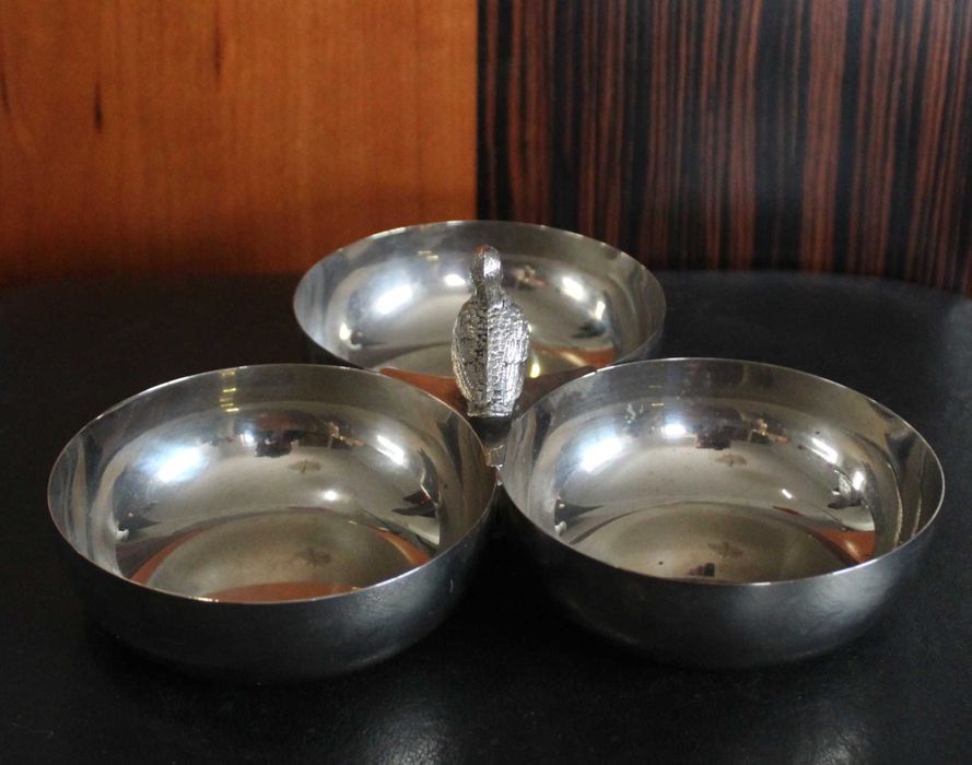 Petisqueira, metal com três compartimentos, vintage da década de 1970