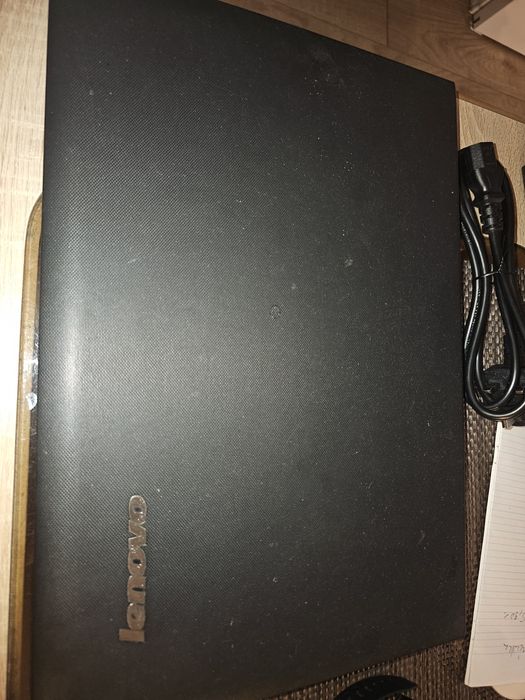 Laptop Lenovo dysk 500 G SSD.