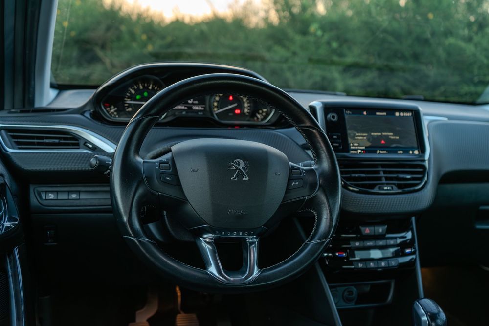 Peugeot 208 1.2 Allure – Económico, Bem Equipado e Estimado (2019)