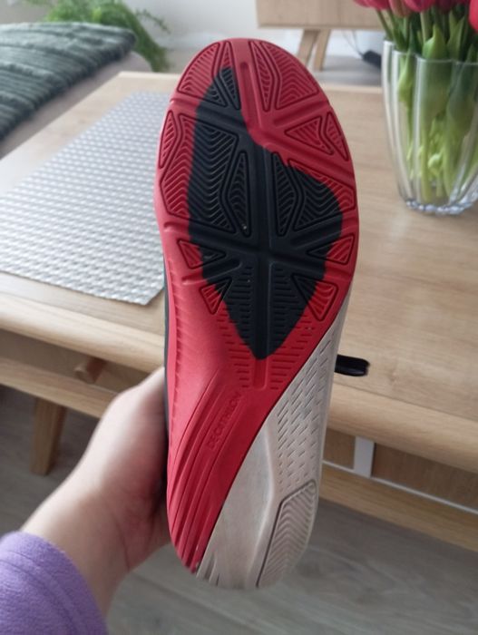 Buty halowe Ksipta Decathlon, r. 37