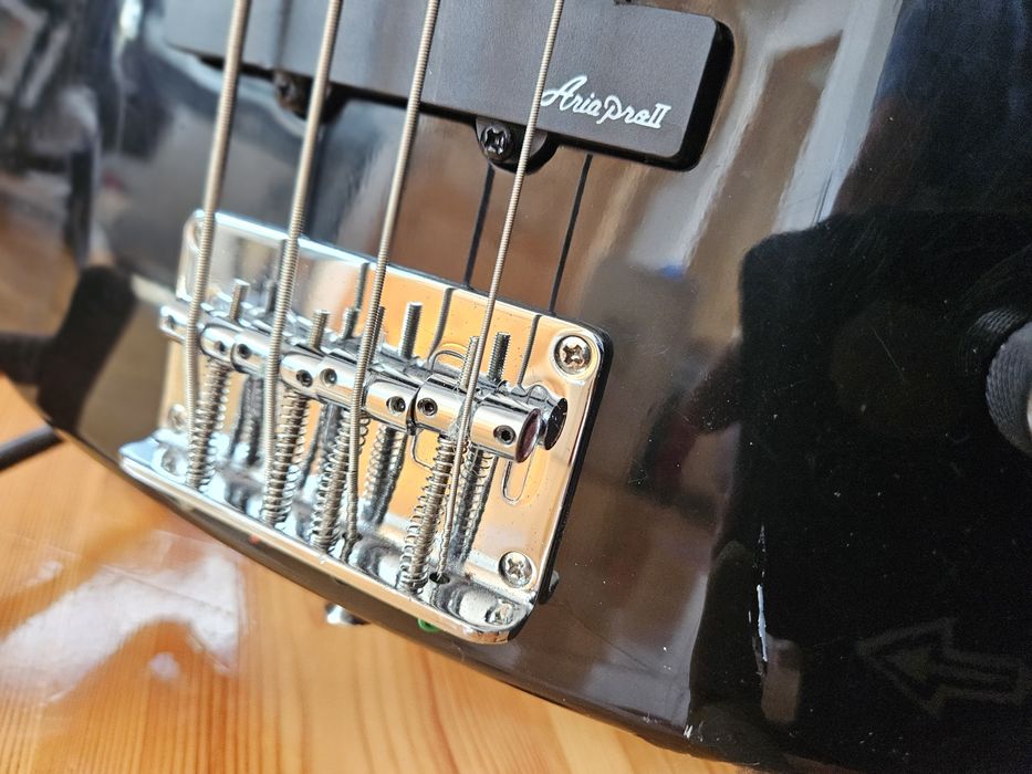 Gitara basowa Aria Pro II