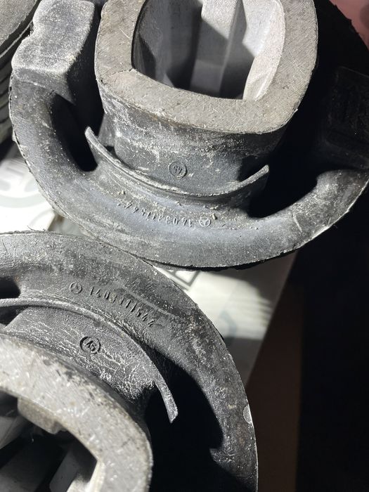 Подушки переднего подрамника Mercedes W140