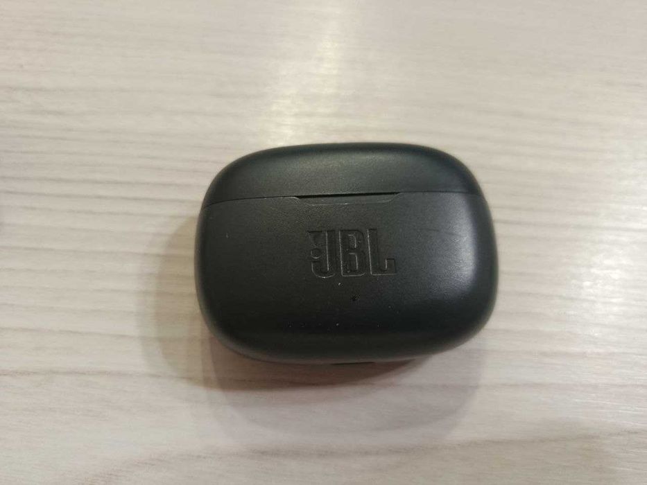 Продам навушники JBL, є дефект