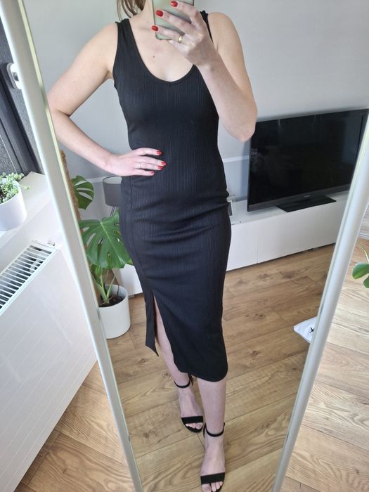 Rozmiar M, River Island czarna sukienka midi prążkowana, długa sukienk