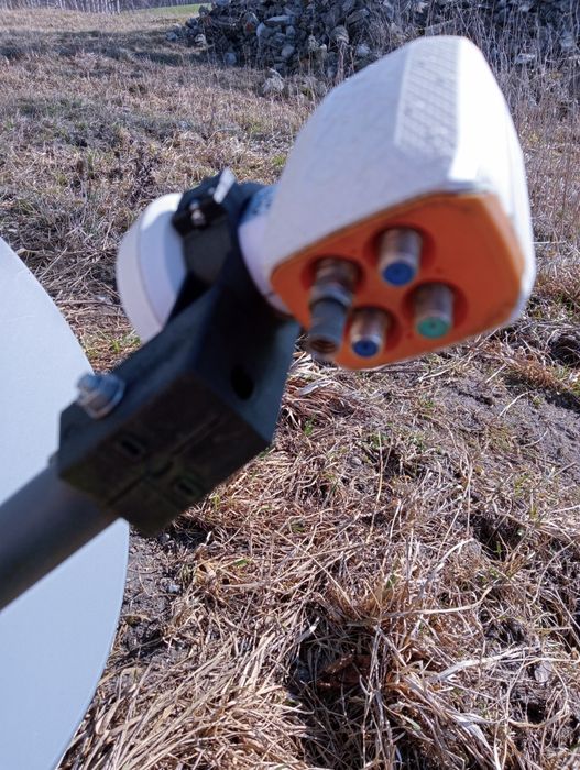 Antena satelitarna , uchwyt mocujący , konwerter x4