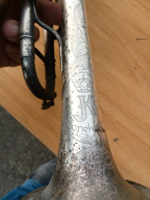 Zabytkowa kolekcjonerska trąbka muzyczna